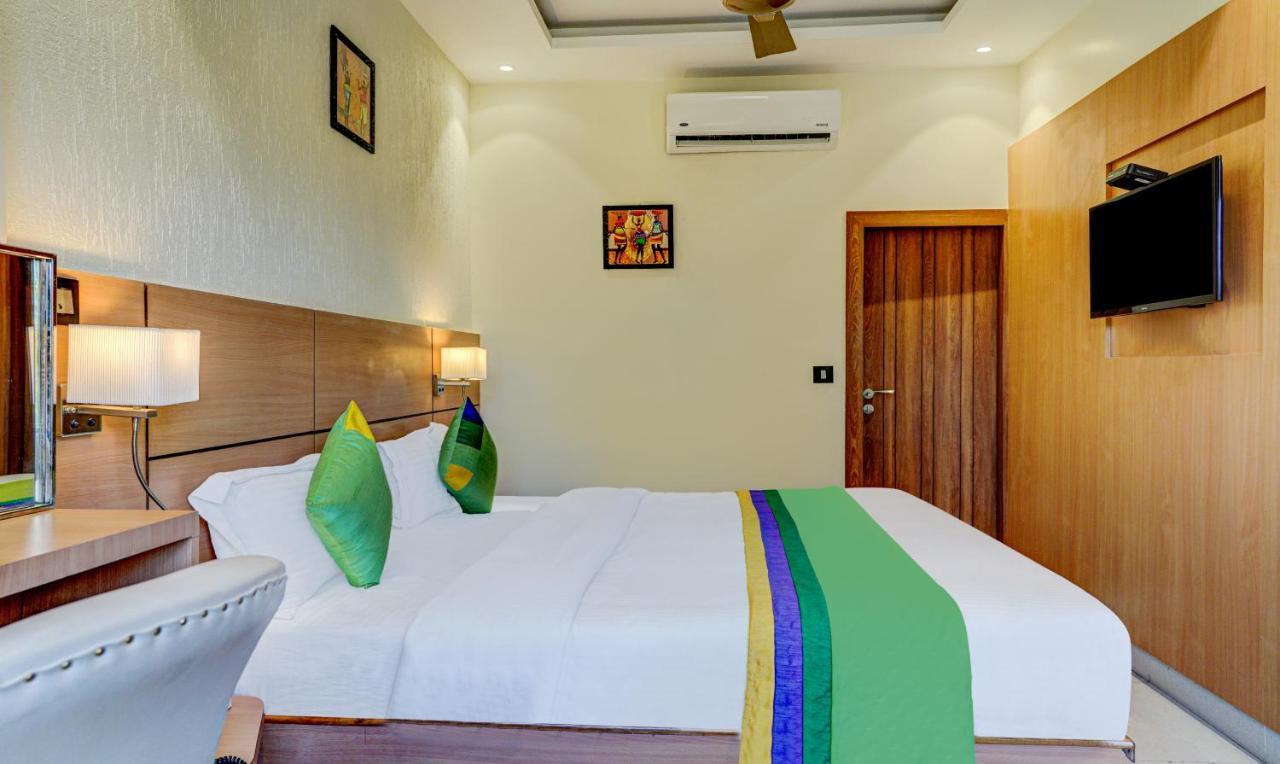 Hotel Sun Grand Дехрадун Экстерьер фото